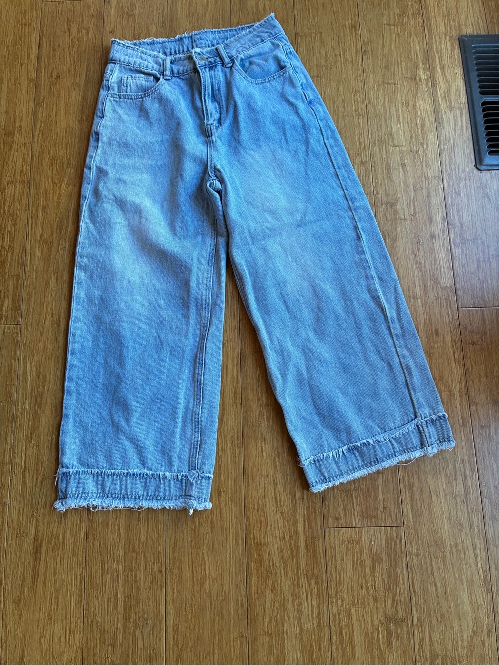 Wide leg funky Dazy cropped jeans size medium